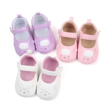 Милые мультяшные туфли для детской кроватки, первые ходунки из искусственной кожи на мягкой подошве для малышей, модные туфли принцессы для новорожденных девочек от 0 до 18 м