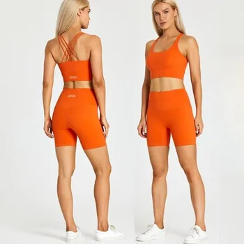 Новый комплект женского костюма для йоги, весна-лето, быстросохнущие дышащие велосипедные шорты для фитнеса телесного цвета с кисточками, топ на тонких бретелях с перекрестной резинкой